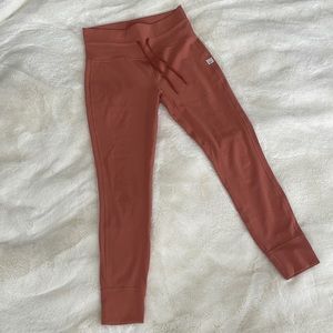 Vuori daily joggers